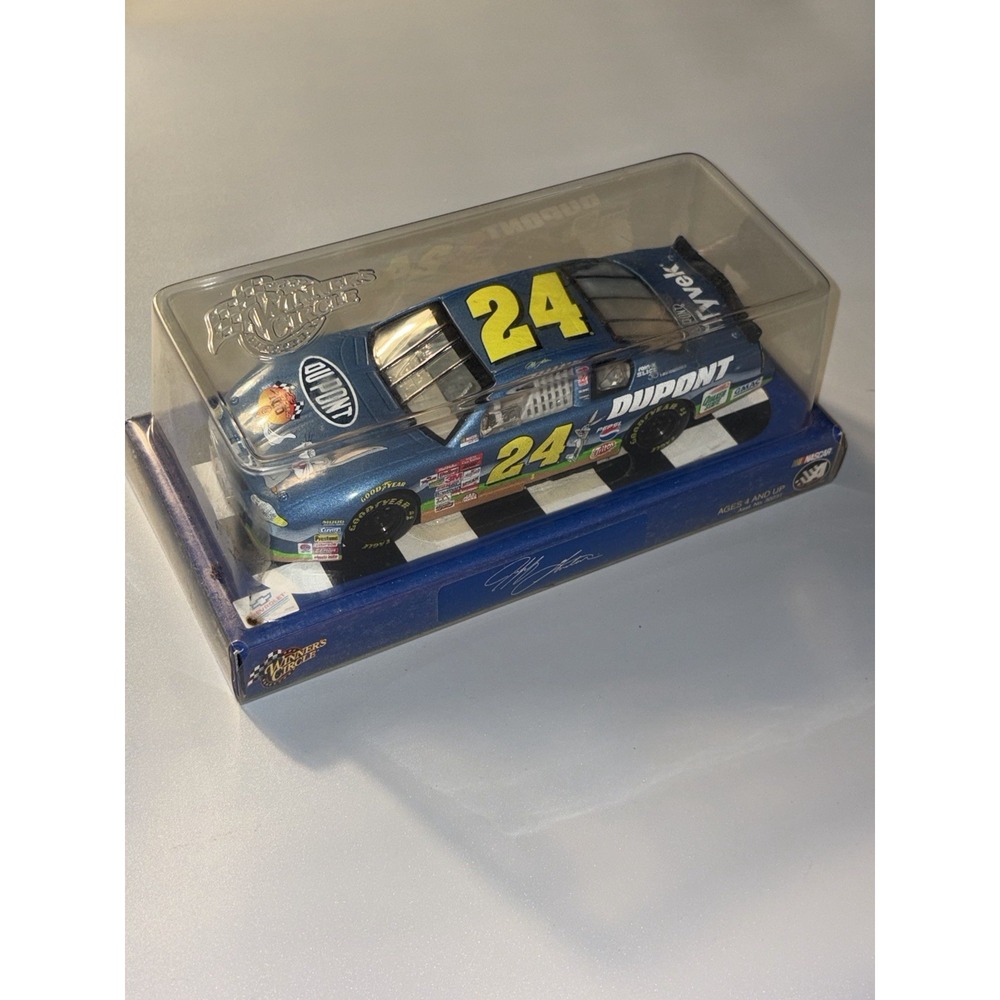 2002 Winners Circle #24 Jeff Gordon Bugs Bunny 1:24 Die Cast Car Looney Tunes